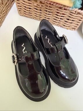 Nina Girls Black Patent Mary Jane Shoes with Decorative Buckle